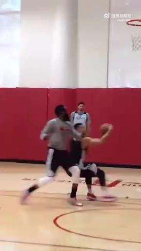 黄种人后卫天花板?林书豪此前与哈登单挑 ,第一步真快!