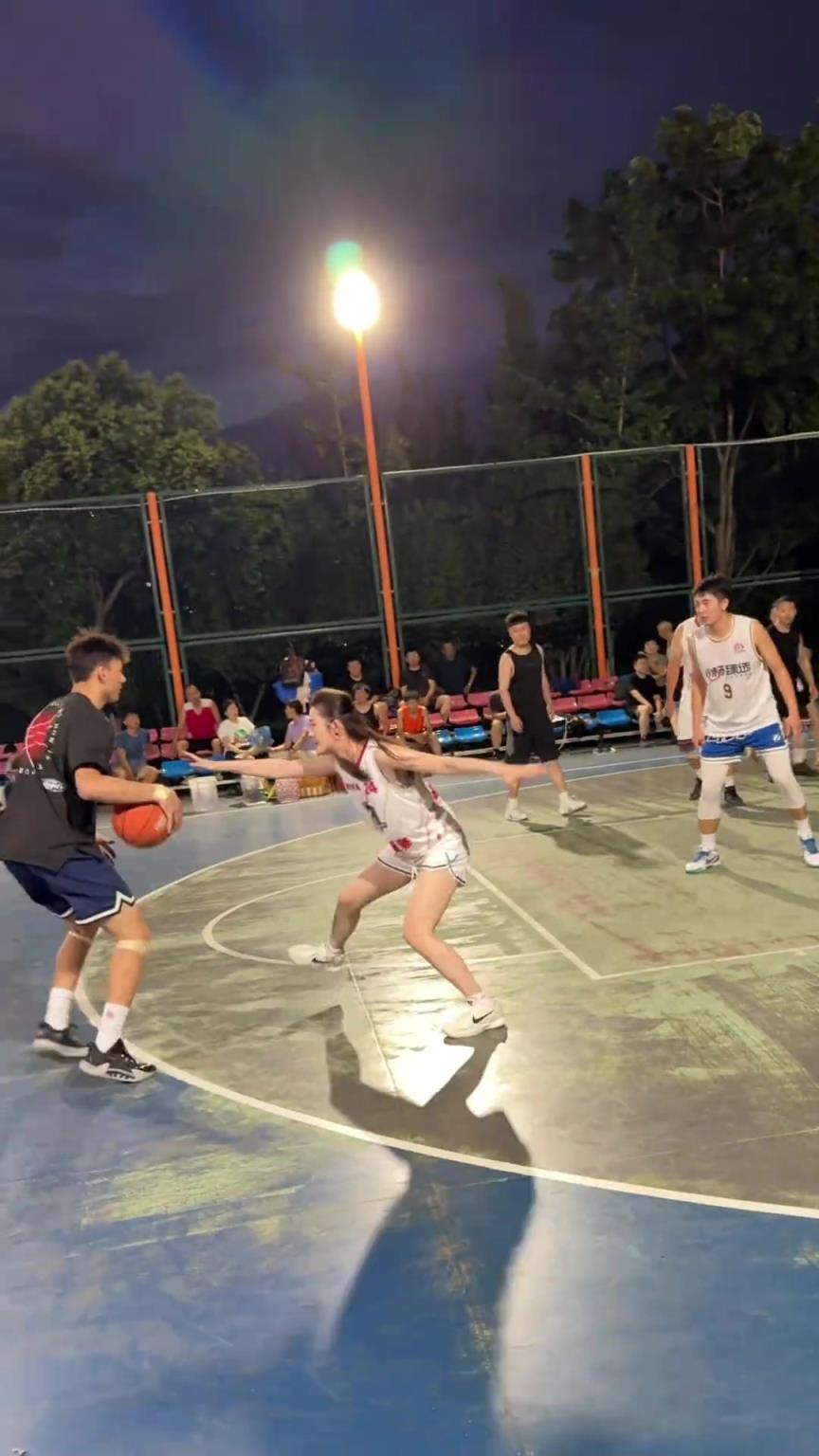 小姐姐:做热爱篮球的赤木晴子 打球7个月虽技术一般但热情满满