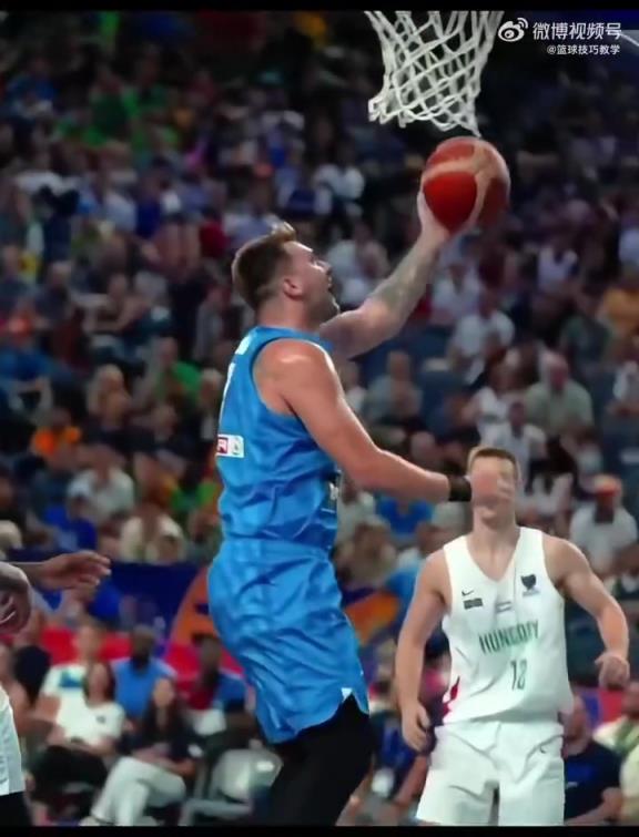 东契奇这慢归慢,但是也能突然嗖一下就把你给过了