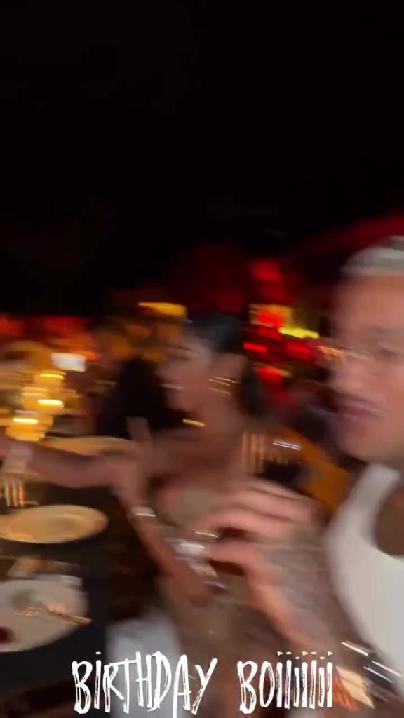 真嗨啊!库兹马女友和朋友们一起为库兹马庆祝生日~