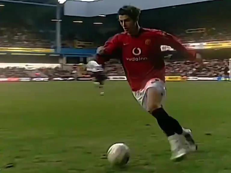 让人眼花缭乱的技巧!年轻时期的边路C罗!观赏性真的高啊!