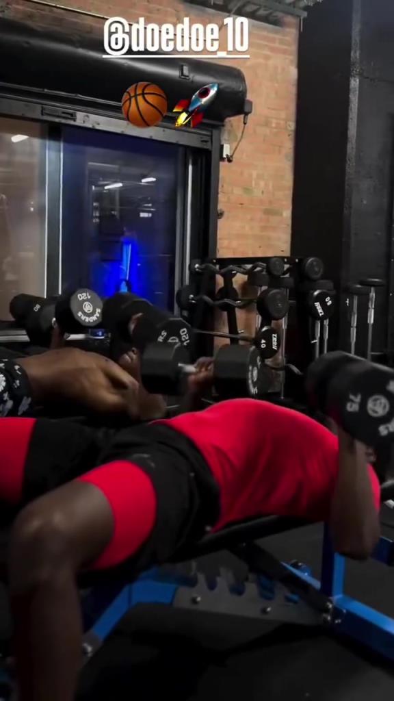 硬!芬尼-史密斯健身房举铁训练