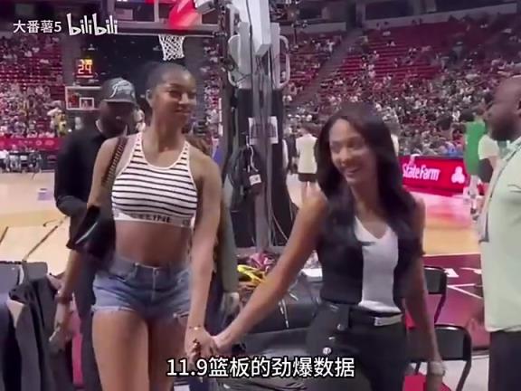 杜兰特单身不是没理由的!妹子坐在旁边一起看球,KD居然全程低头玩手机