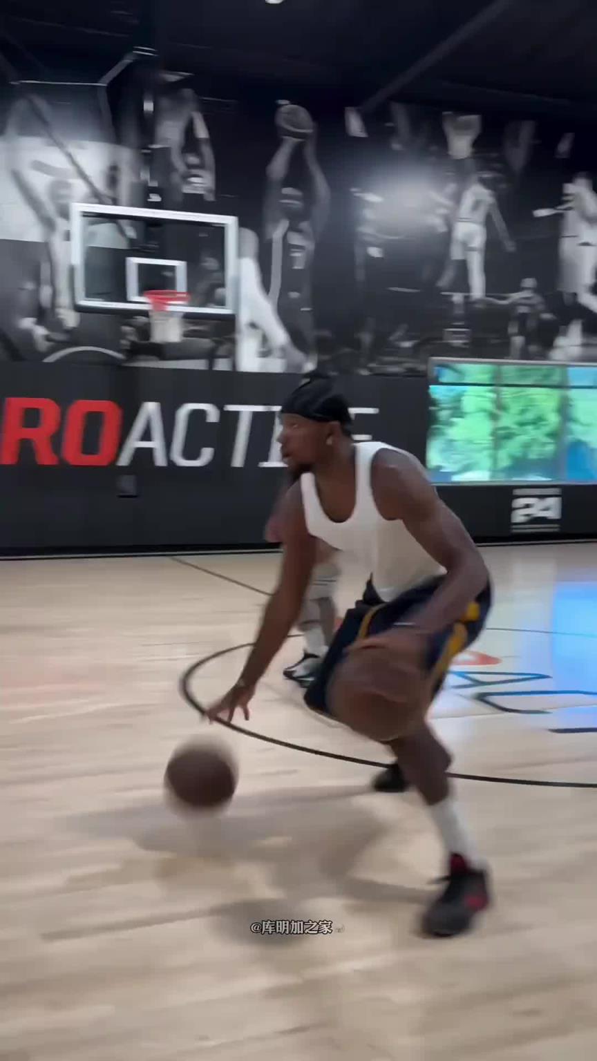 完全不着急!库明加日常晒训练视频 不接受勇士目前报价