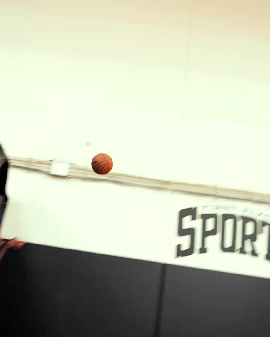 休赛期疯狂训练!范德彪晒练投篮&撸铁&爬坡提高心肺功能