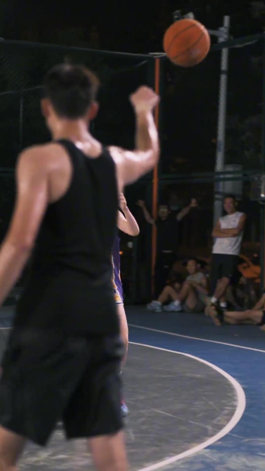 24号小姐姐晒视频:半路出家野生球手 无系统培训热爱球场敢拼