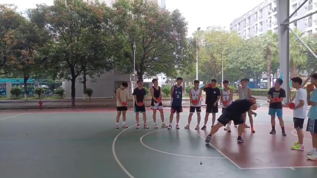 篮筐:再也找不到这么爽的进球了