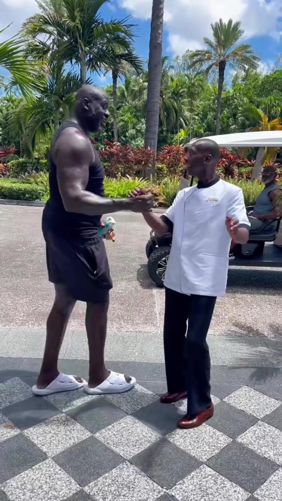 感觉奥尼尔又瘦了好多!而且他的腿竟然这么细!