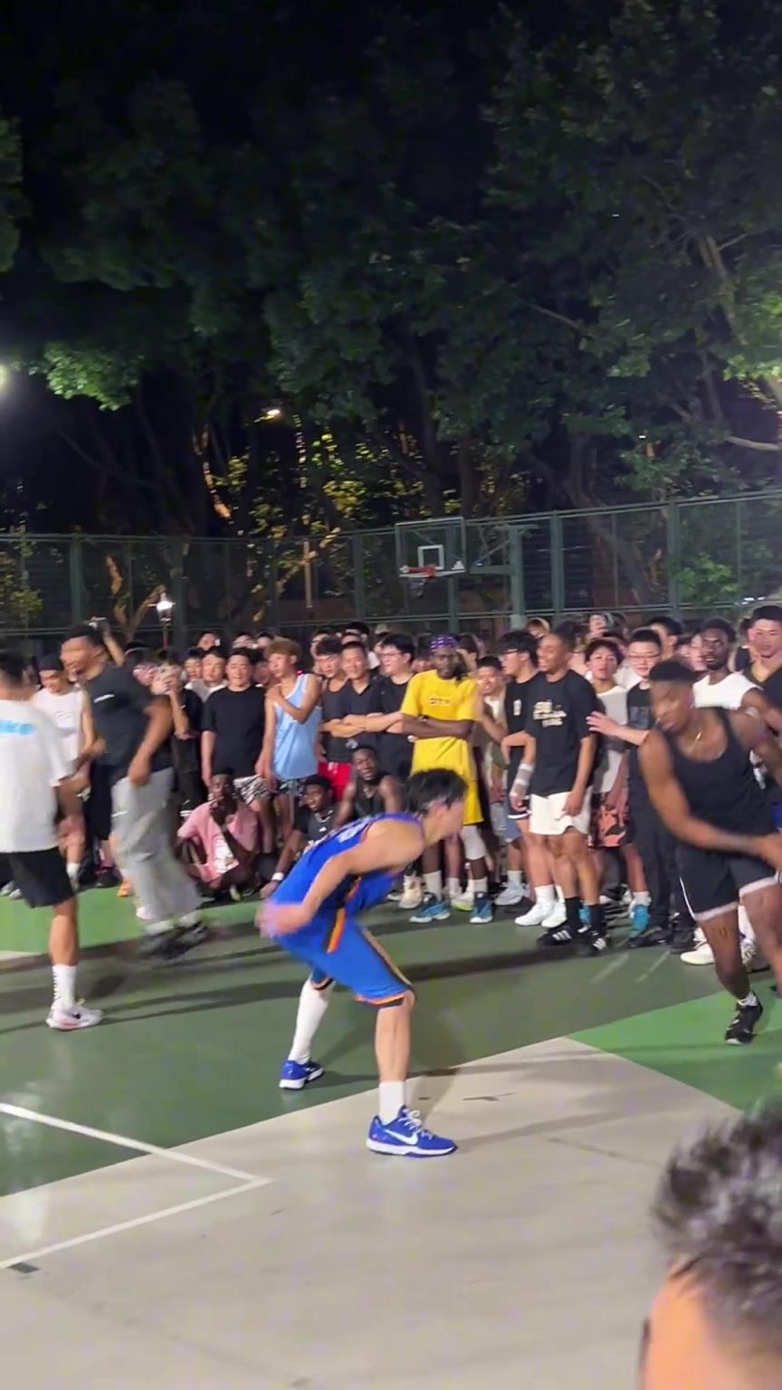 野球场突然上来这种能暴扣的黑人对手 该如何应对?