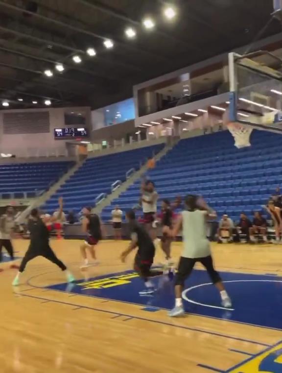 往组织发展?阿门这控运和传球越来越纯熟了