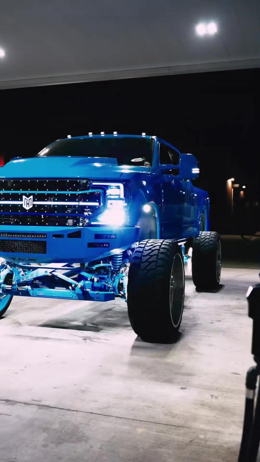 米切尔罗宾逊这座驾也太炫酷了!