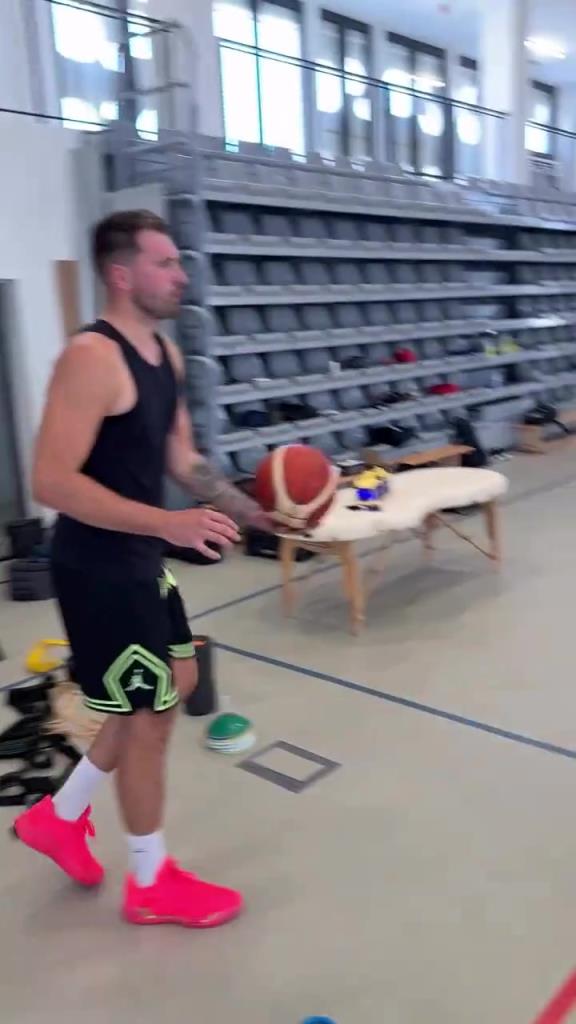 减肥后的东契奇 都变得精壮了啊!