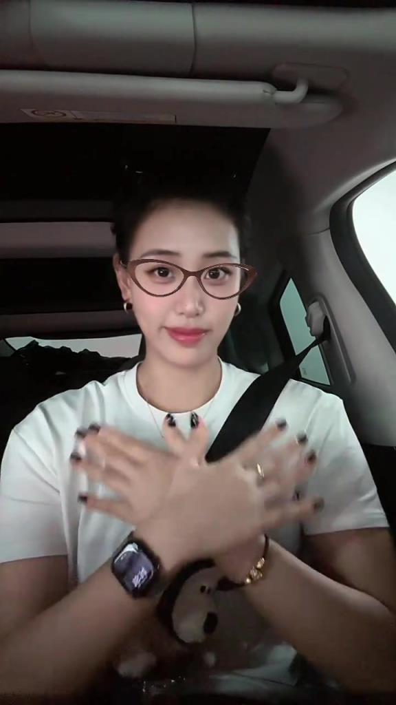 刚助中国队卫冕大运会女篮金牌!唐子婷私底下很可爱