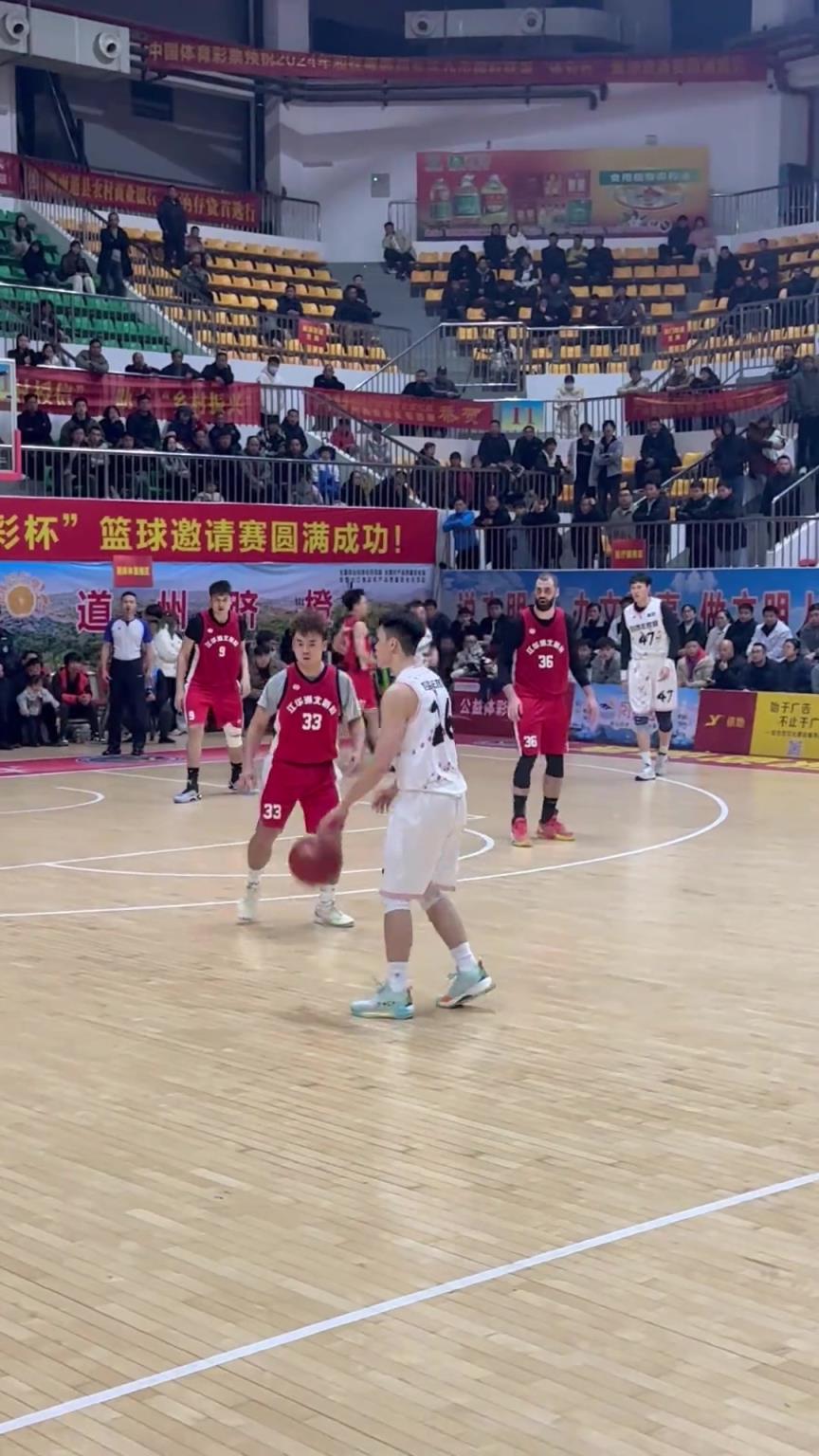 庞峥麟在野球场上简直就是无敌的存在