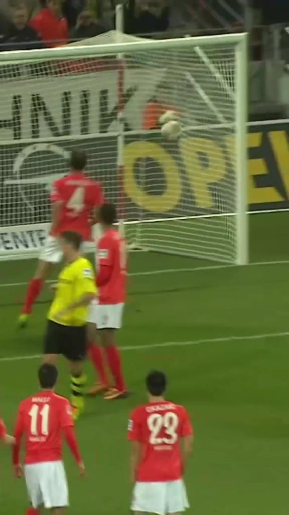 美好的回忆!13/14赛季做客美因茨,奥巴梅扬直接任意球破门!