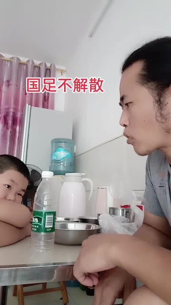 没必要吧⁉️球迷立誓:国足一天不解散,怡宝不喝,耐克不买