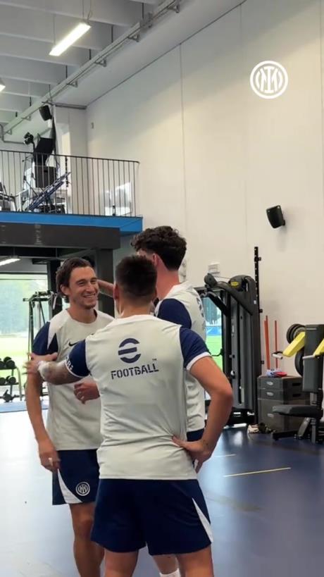 结束短暂假期,国米官推晒视频:蓝黑众将悉数归位❤