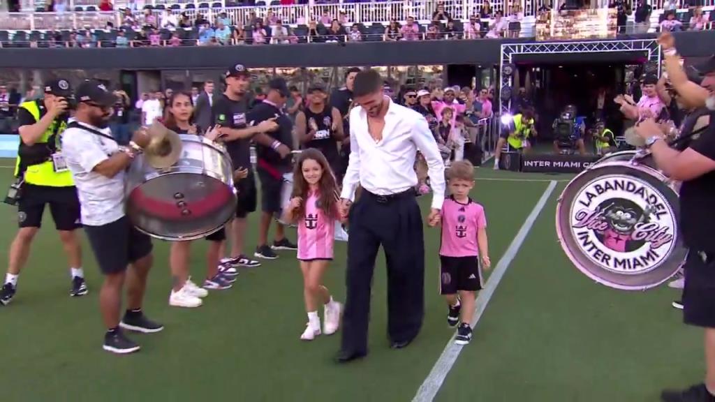 将身披7号球衣!德保罗迈阿密主场亮相展示7号球衣!