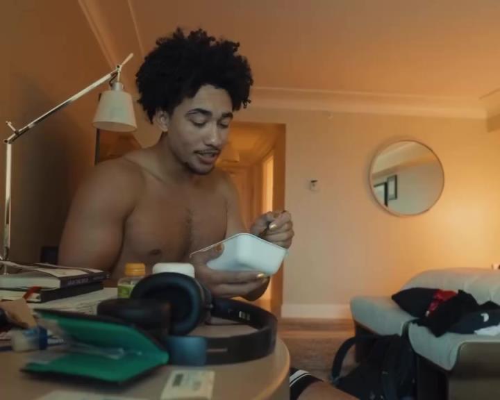 恢复得不错啊!上赛季大伤的“魔仙哥”麦凯恩已开启休赛期训练!