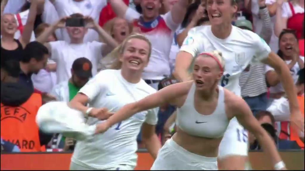 9万球迷见证!上届女足欧洲杯决赛!凯莉加时赛绝杀豪放脱衣庆祝