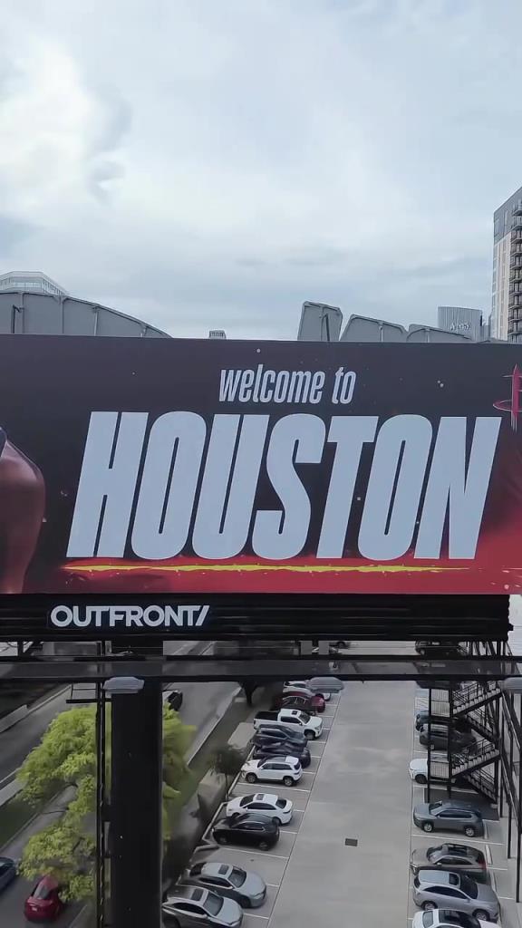 城市英雄到来?休斯顿街头已挂上欢迎KD广告牌!