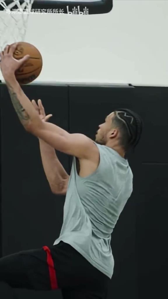 杨瀚森防守端的搭档!开拓者外线大锁卡马拉近期的训练视频!