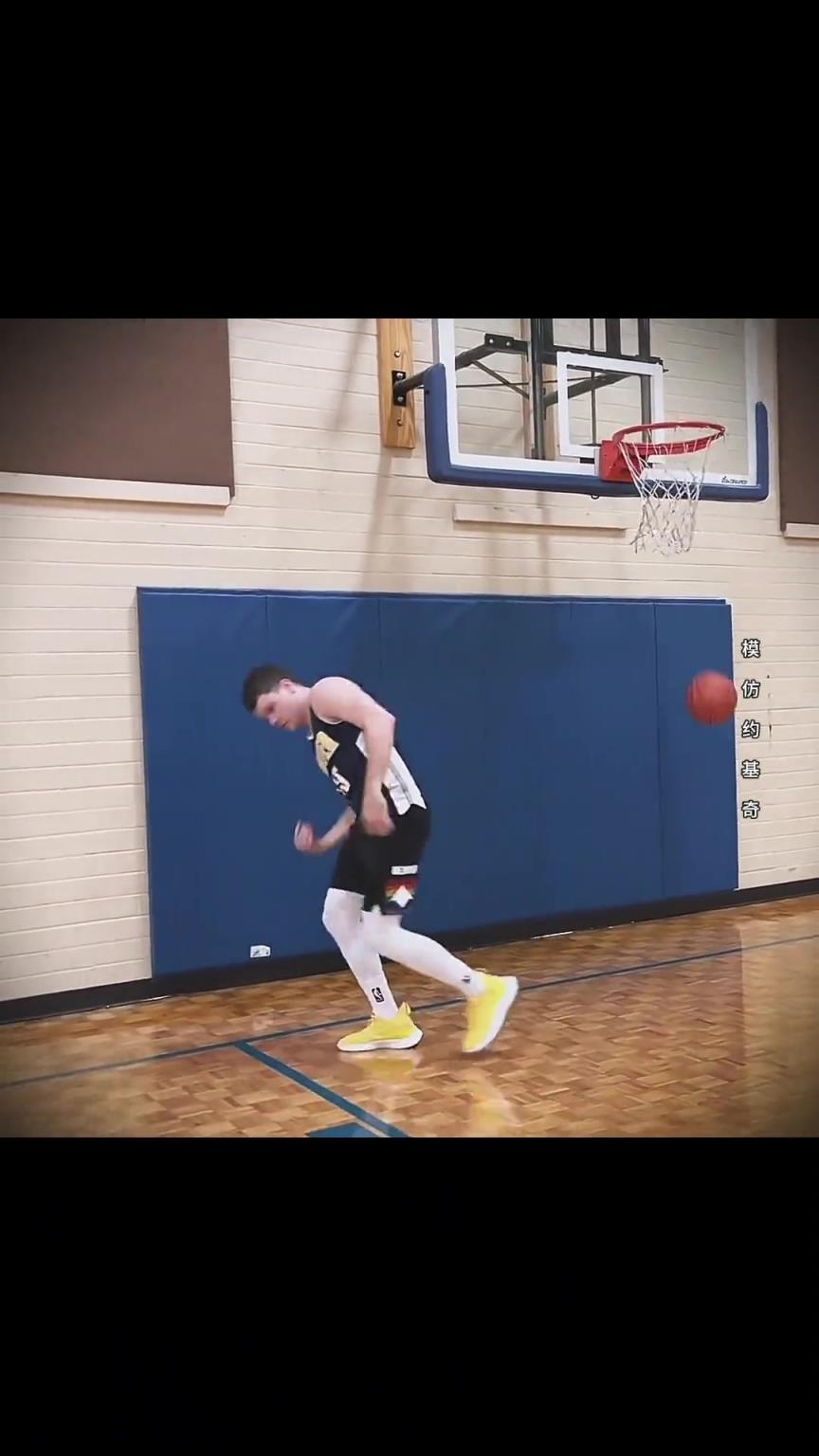 好消息:对面这胖子上场两分钟就会喘 坏消息:他能喘48分钟