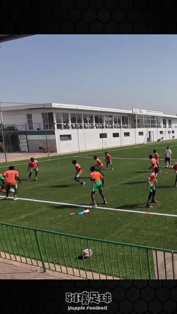 赏心悦目!这帮小球员连续完成成功传球101脚!