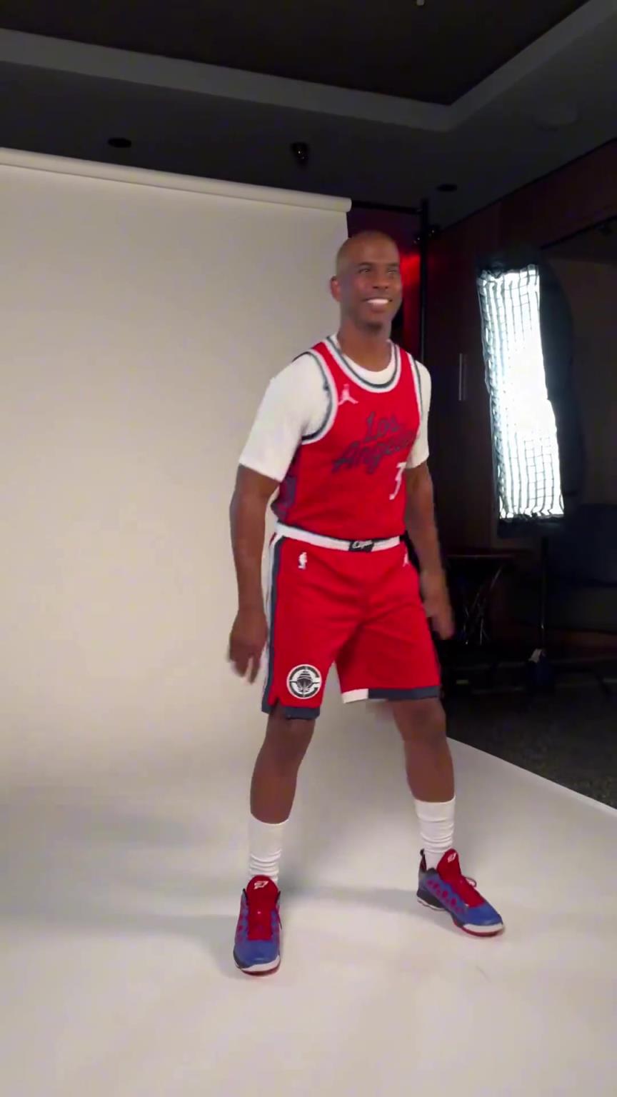 欢迎回家!保罗重披快船球衣拍摄定妆照!