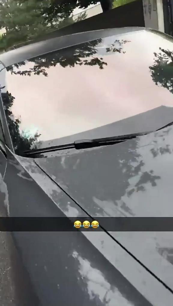 顺路的事!博埃搭奥利塞的车一起去报到!