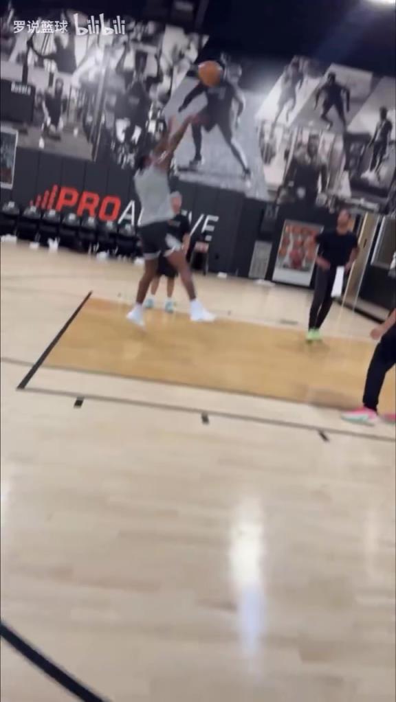 一直在训练!杰伦格林最新中投训练!新赛季能否爆发?