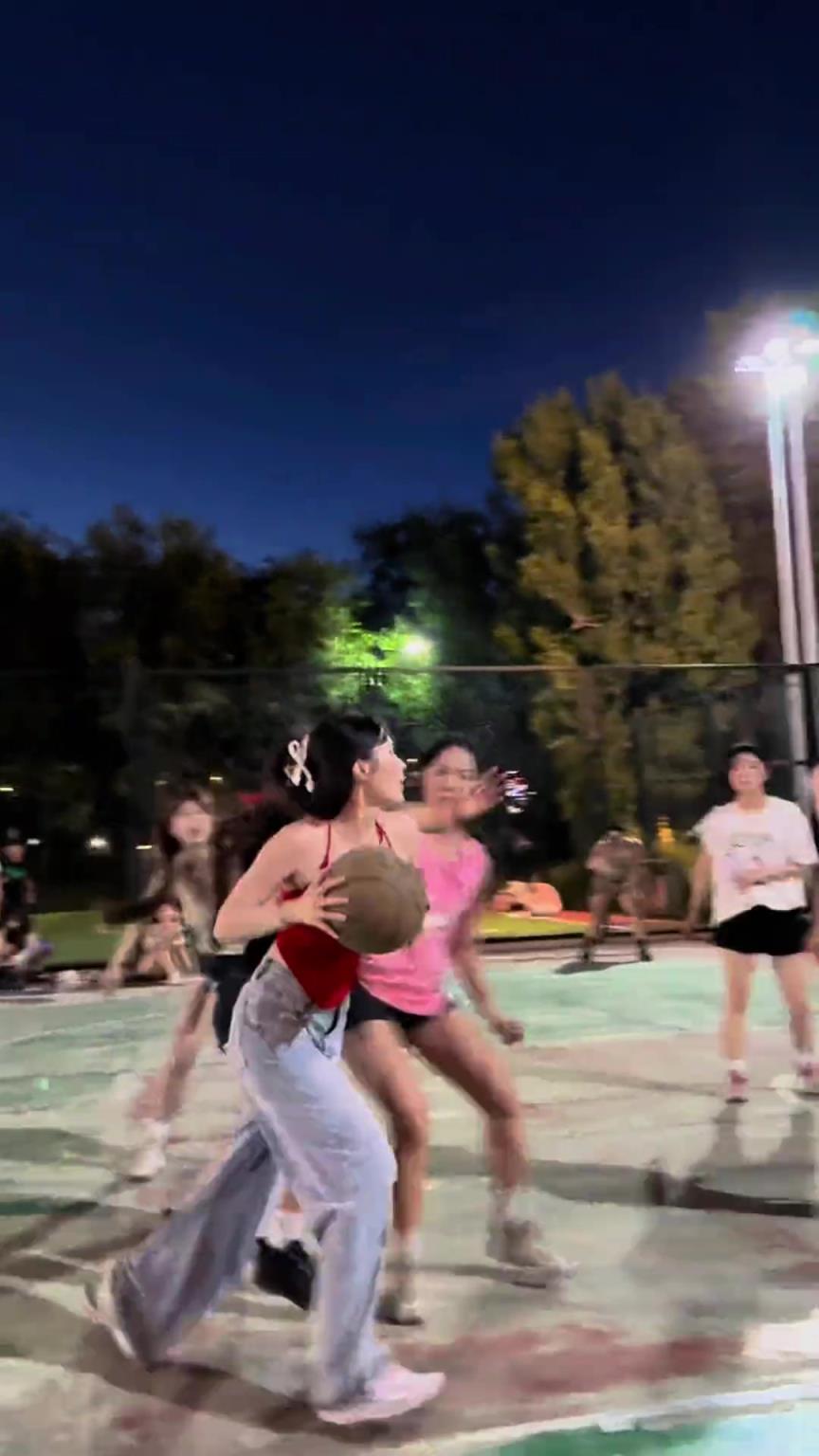 好想跟她们打一场啊!!!!