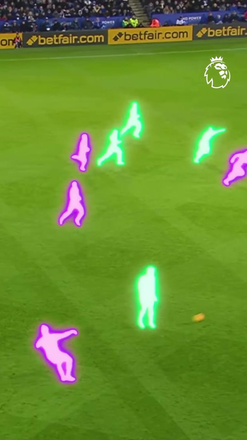 英超官方晒视频:破纪录的瞬间,你能猜到是谁吗?