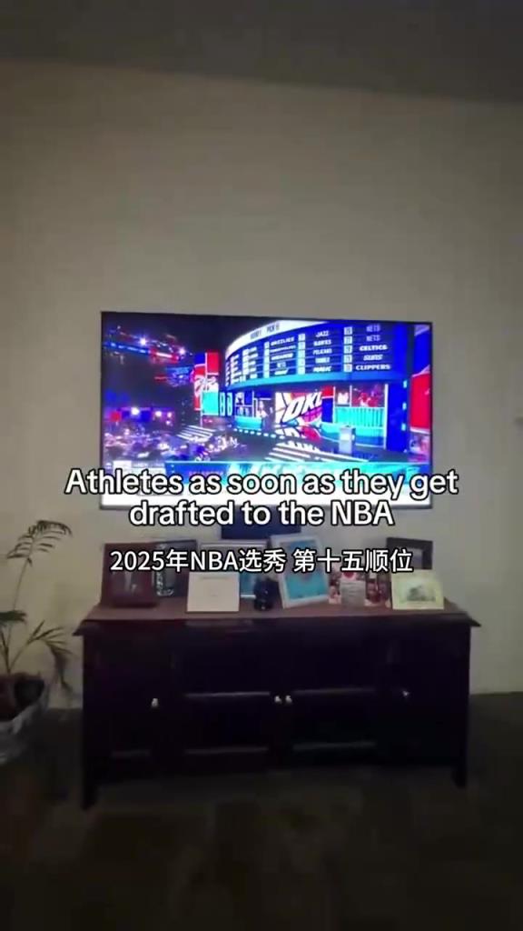 真实!网红恶搞:当球员被NBA选中后如何对待现在的女友?