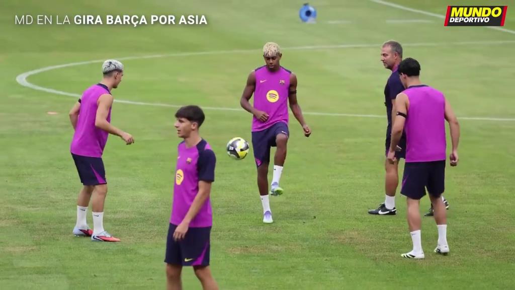 险些重击教练!亚马尔训练中差点踢到弗里克!