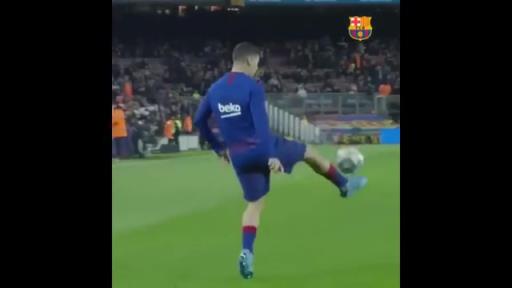 功力不减啊!回顾当年苏亚雷斯和梅西热身时的花式凌空对传!