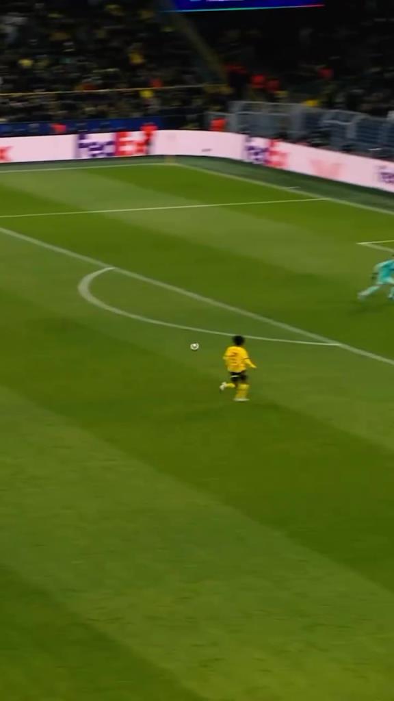 后场指挥官!名场面:施洛特贝克打穿防线的后场长传!