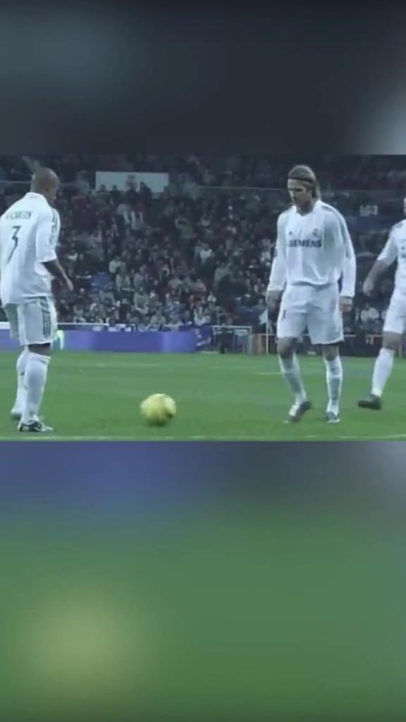 当他俩一起站在任意球前时!求对手门将的心理阴影面积!