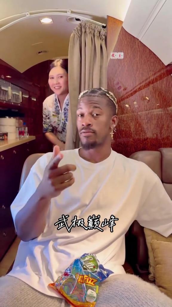 来咯!巴特勒在社交发布自己已经在飞往中国的路上