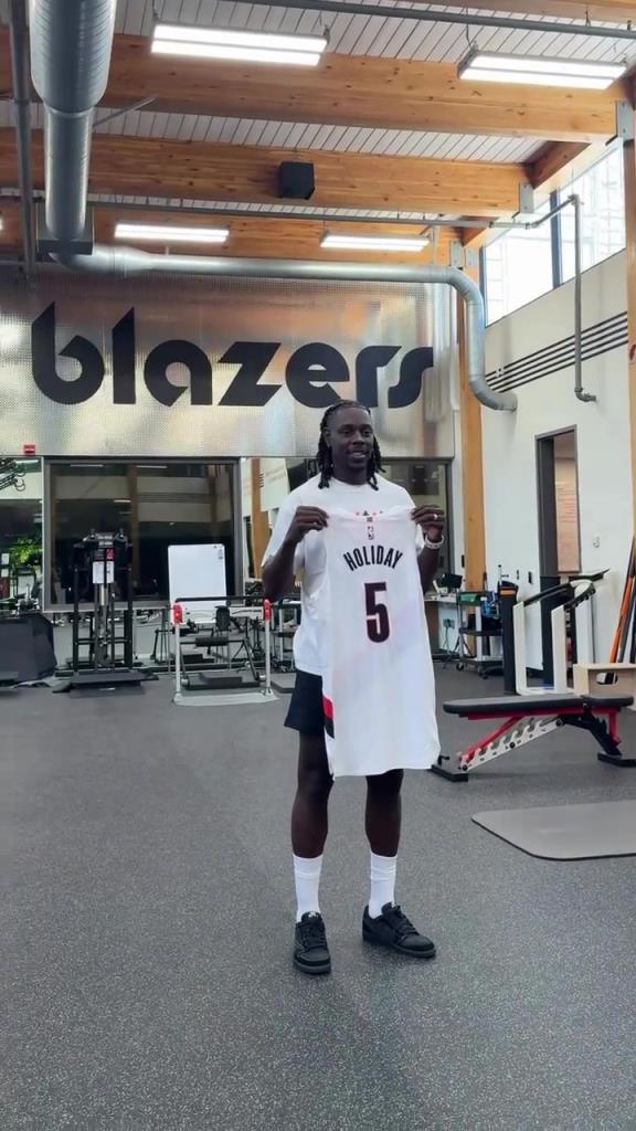 不是4号了!杨瀚森队友霍勒迪在健身房晒出自己的5号球衣~