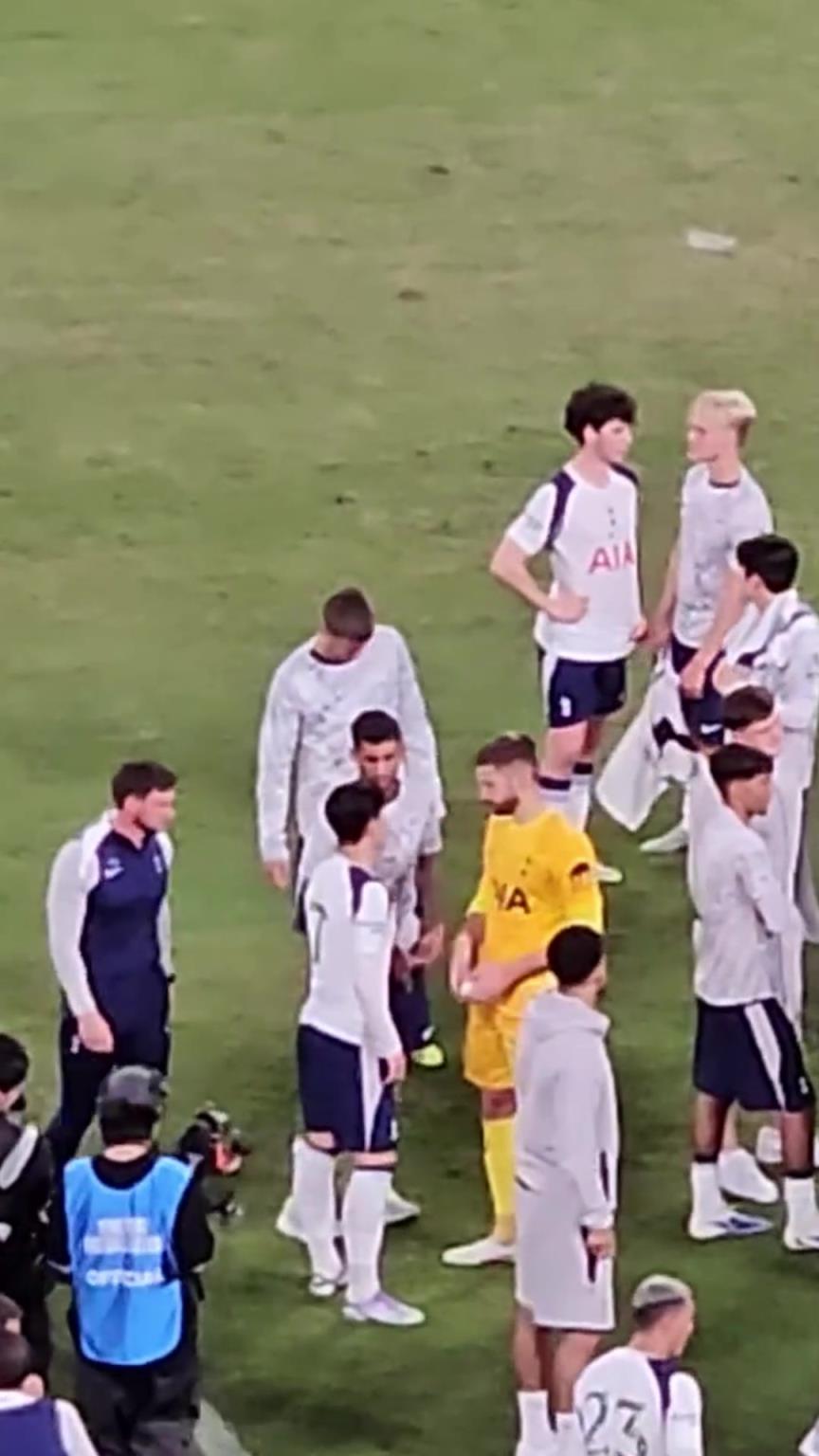 谦让!孙兴慜赛后不想戴队长袖标,罗梅罗强行为其戴上