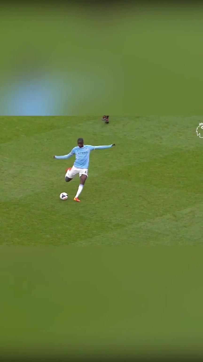 野兽级中场有多强?亚亚图雷40米外定点远射就像罚点球一样!