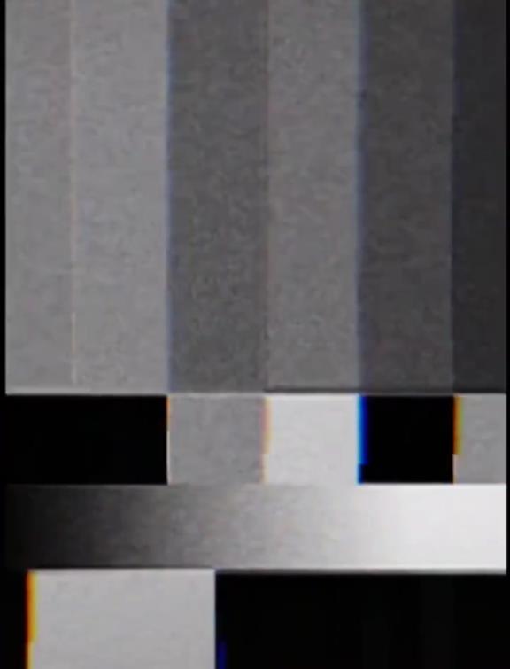 提前适应中国的时差!里夫斯在机场睡得可香了!