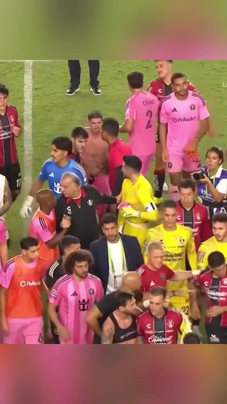 梅西保镖无证入场违规!联盟杯剩余比赛被禁止进场!