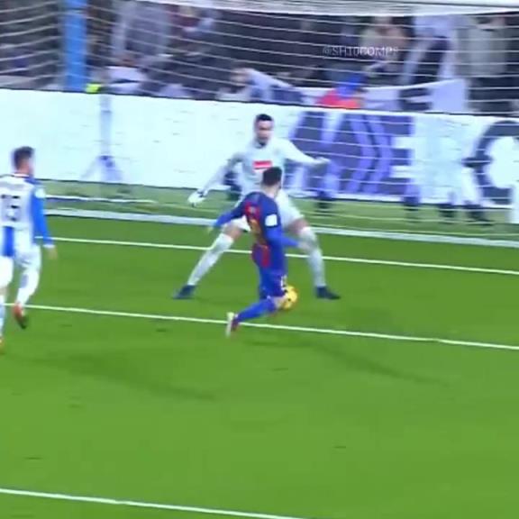 他是怎么做到的?梅西那些穿裆过人/进球名场面!简直不可思议!