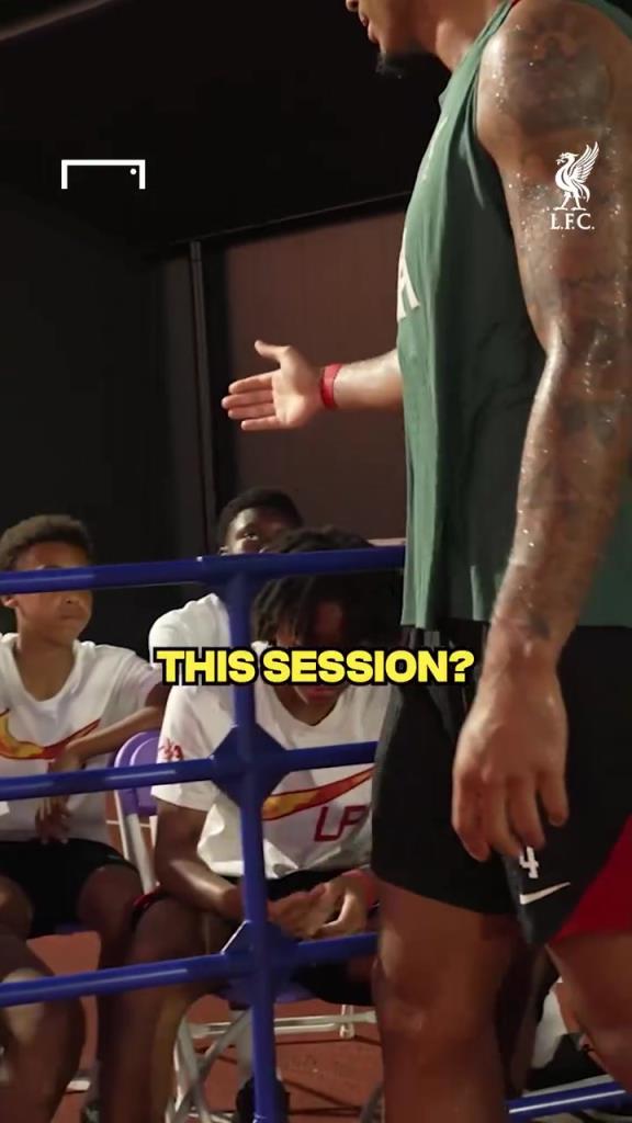 大佬的气质!范迪克和小球员一一握手!