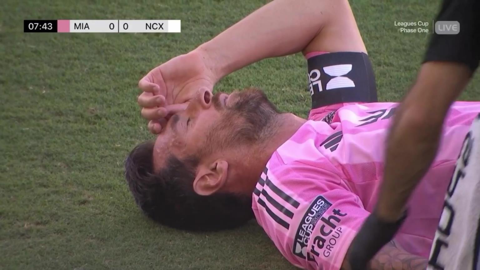 但愿无碍!梅西受伤无法坚持第11分钟被换下!