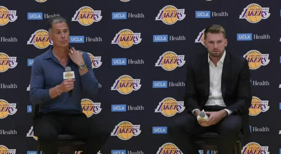 东契奇:我们现在有了斯玛特,他会教我一些防守上的东西