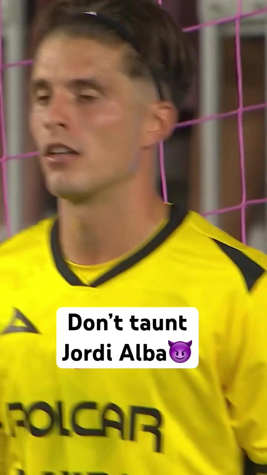 你敢答应嘛?罚点前门将大喊阿尔巴姓名,阿尔巴罚进后指指点点!