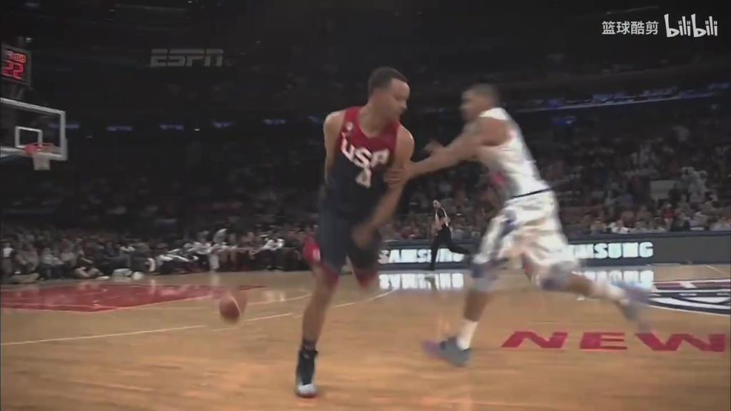 真的没看够啊!名场面:库里背传助攻哈登暴扣!